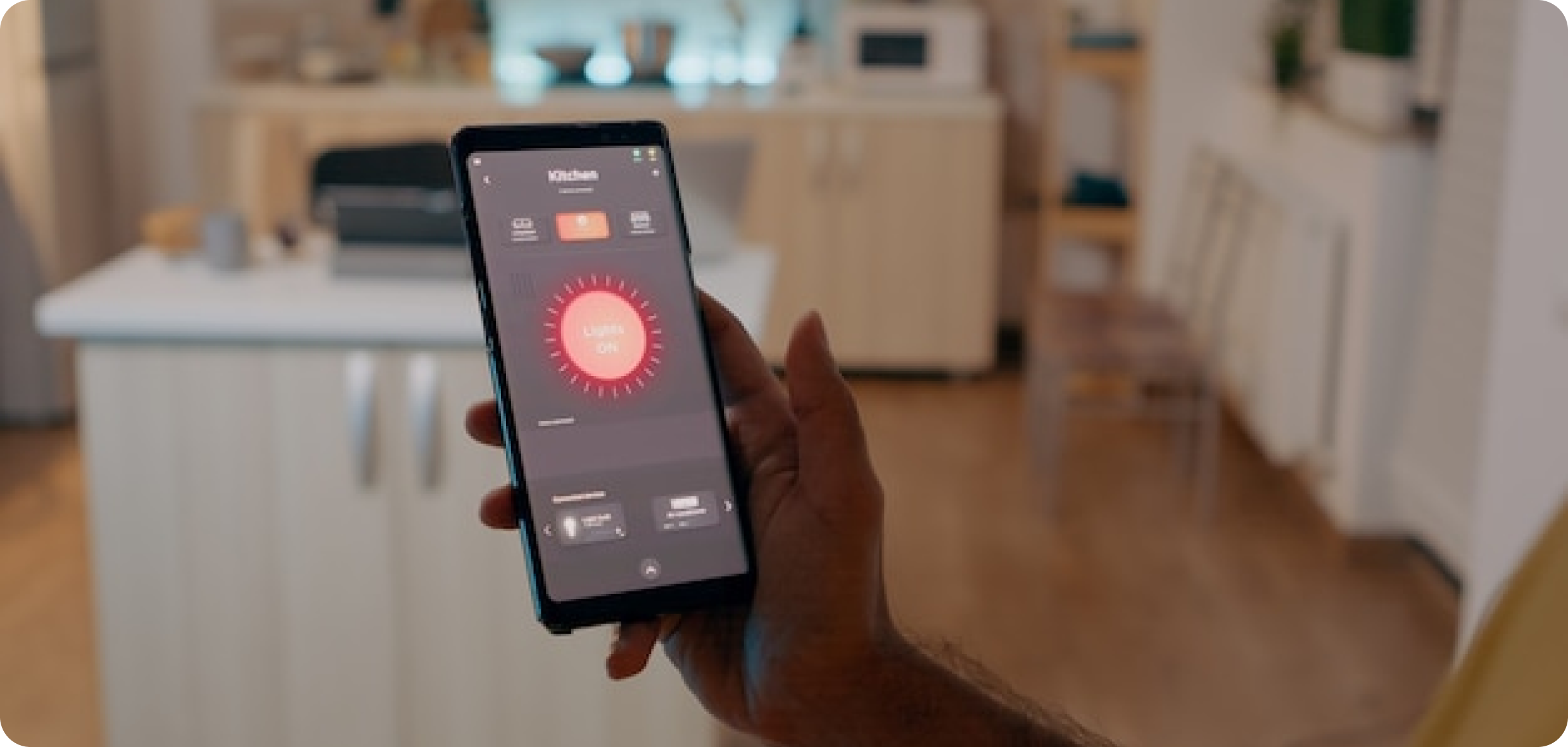 التحكم الذكي بالإضاءة: كيف يمكن لنظام المنزل الذكي تحسين إضاءة منزلك